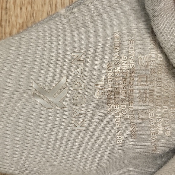 Camo Print Sports Bra - Picture 2 of 4